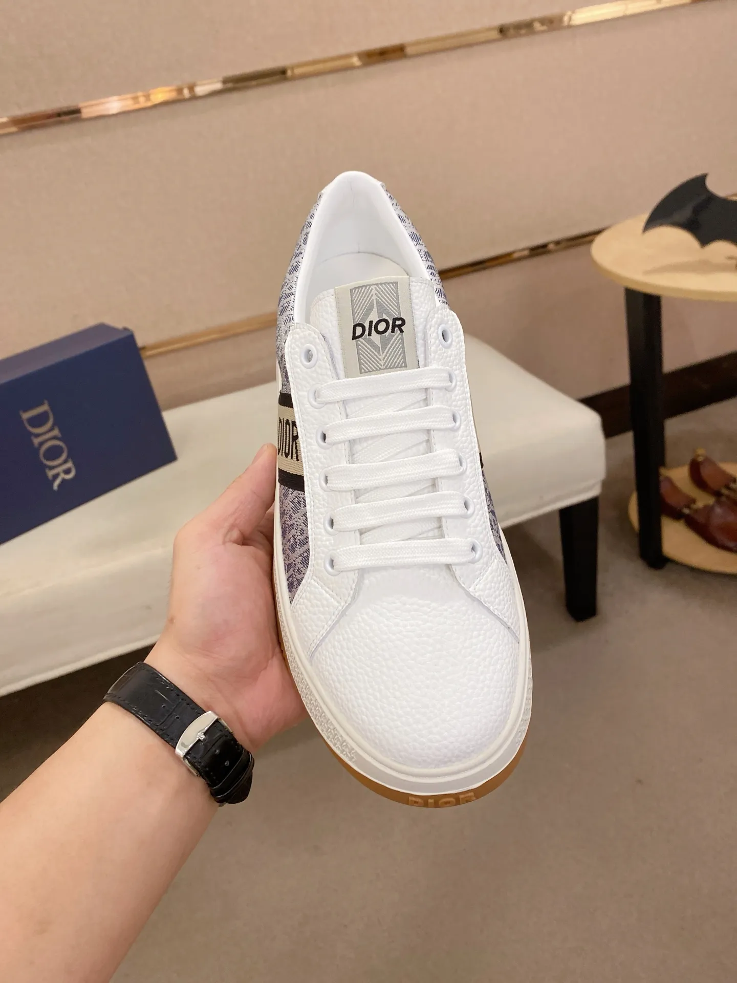 Men's men's shoes 💰 400💰🇮🇹🇮🇹Dior D new model is on sale at the same time, upper 🇮🇹Imported stretch fabric from Italy Fully imported sheepskin lining💪💪, completely 1⃣️ to 1⃣️🇮🇹💪💪, ⚠Sole: Original sole provided by the original factory, exclusive movable molded sole super comfortable, ⚠Original factory follow-up, 🔍🔍high quality, you can come in and out at will, welcome to compare⚠. Code number: 38-44 (45 is custom-made and cannot be returned or exchanged)